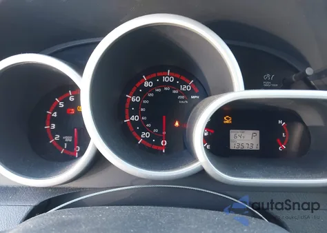 2010 Toyota Matrix z USA, uszkodzony, nr VIN 2T1KU4EE5AC283897